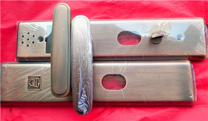 <font color='#0000FF'>带门铃的把手</font>